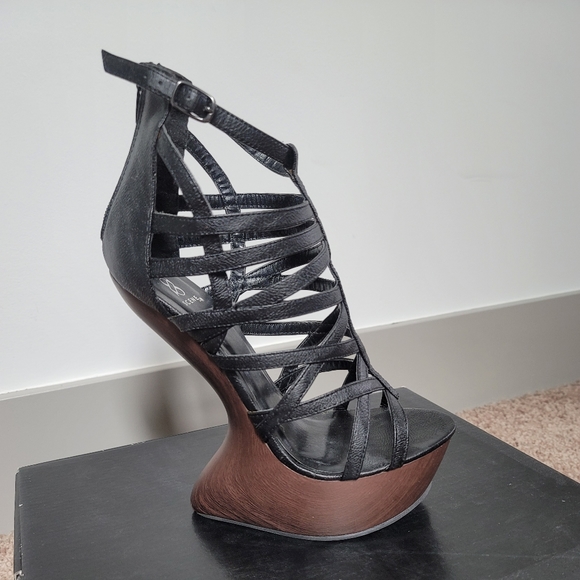 Scene Weaver Shoes - Invisible suspension wood avant garde heel platforms